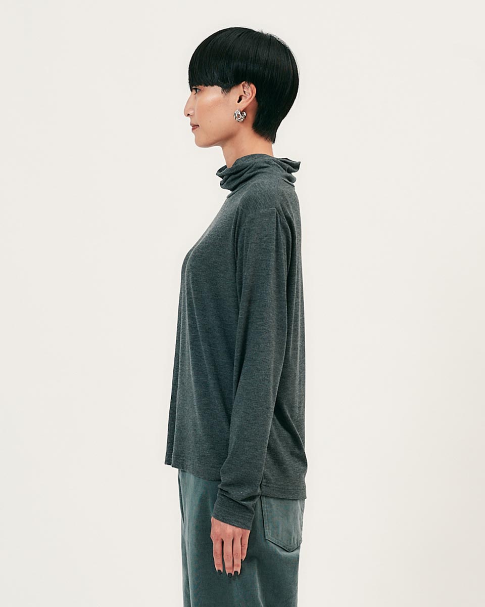 ベア天竺タートルネック | JANTZEN Official Brandsite