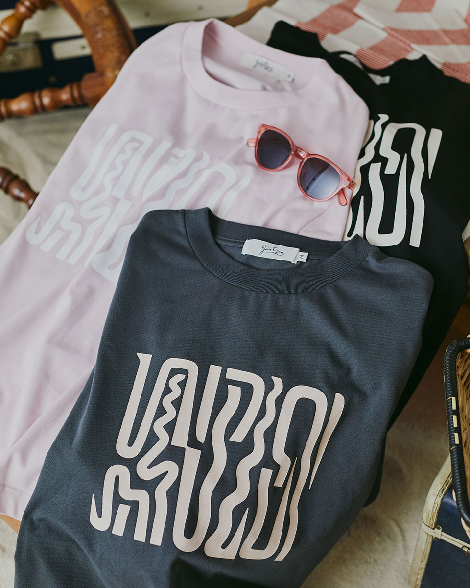 吸水速乾/接触冷感】＜コラボプリントT>ロゴプリントTシャツ
