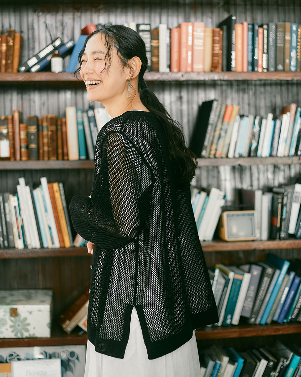 透かし柄メッシュカーディガン | JANTZEN Official Brandsite