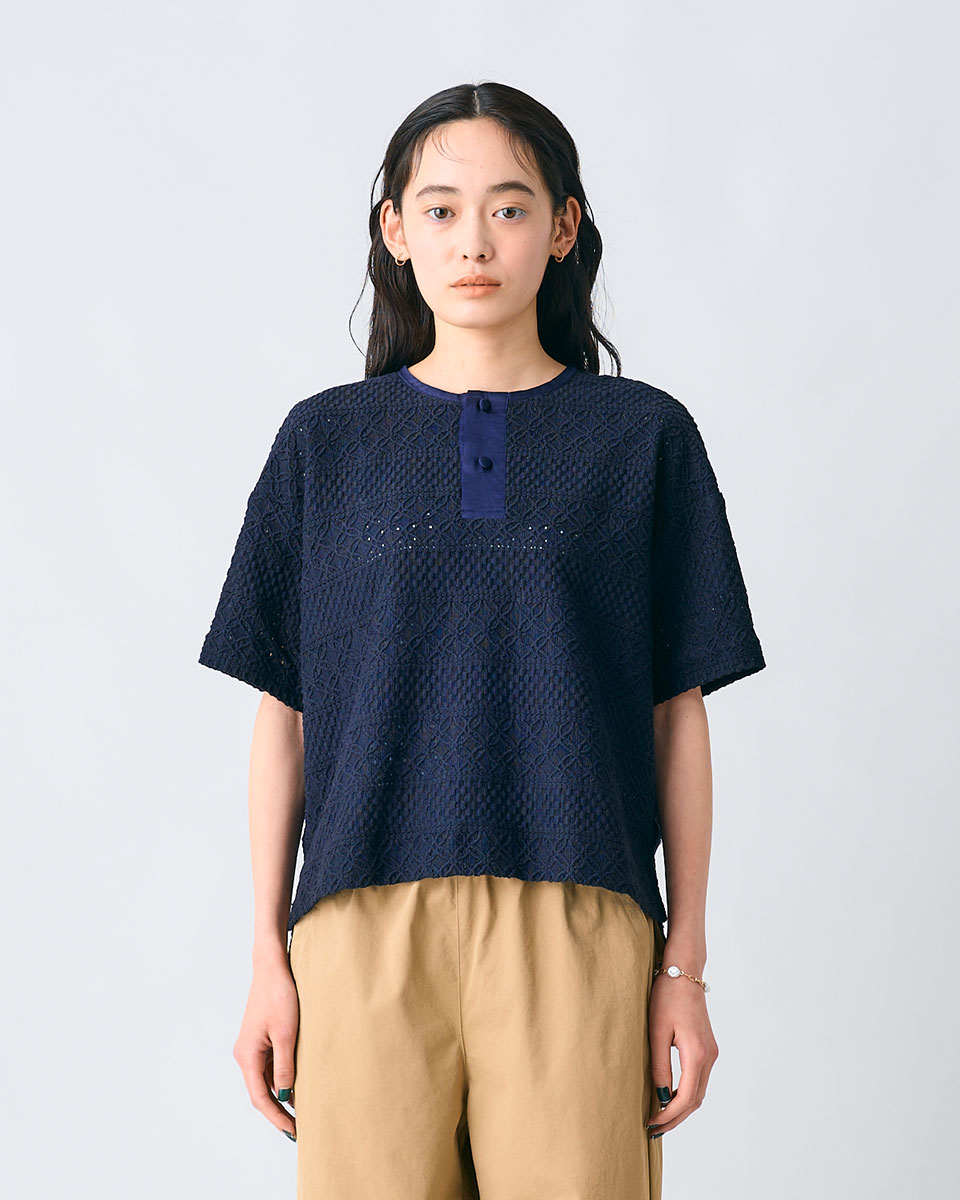 レースヘンリーネックブラウス | JANTZEN Official Brandsite