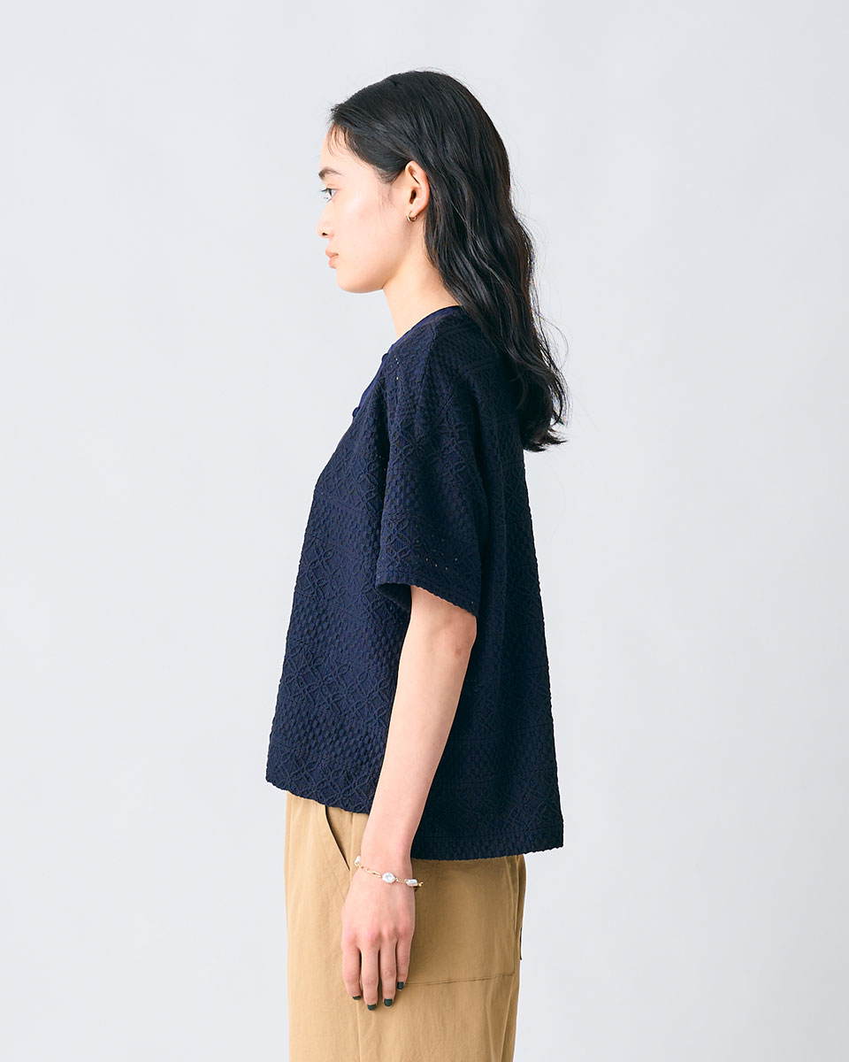 ヘムレースブラウス（ネイビー） レースヘンリーネックブラウス | JANTZEN Official Brandsite